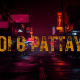 Soi 6 Pattaya bei Nacht - Neonlichter und Bars