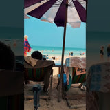 Sai Kaew Beach Pattaya – Blick vom Strandkorb unter dem Sonnenschirm auf das türkise Meer