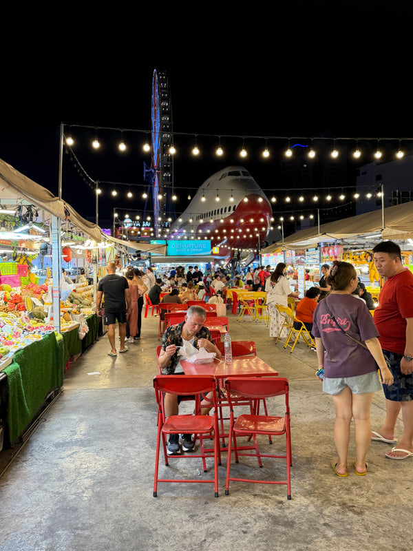 🇹🇭 Runway Night Market Pattaya – Krokodil, Riesengarnelen & ein echtes Flugzeug