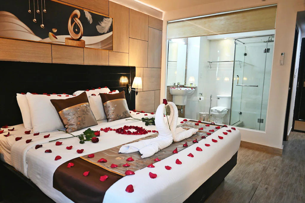 🏨 Boss Suite Nana Bangkok – Mitten im Herzen von Nana Plaza