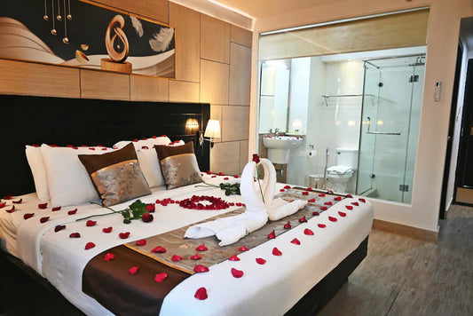 🏨 Boss Suite Nana Bangkok – Mitten im Herzen von Nana Plaza