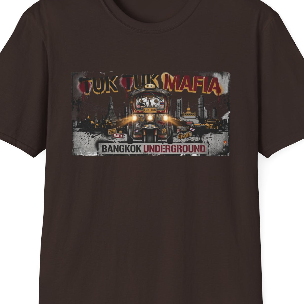 Tuk Tuk Mafia T-Shirt — Bangkok Underground Streetwear – T-Shirt Lifestyle-Ansicht – Design Nahaufnahme