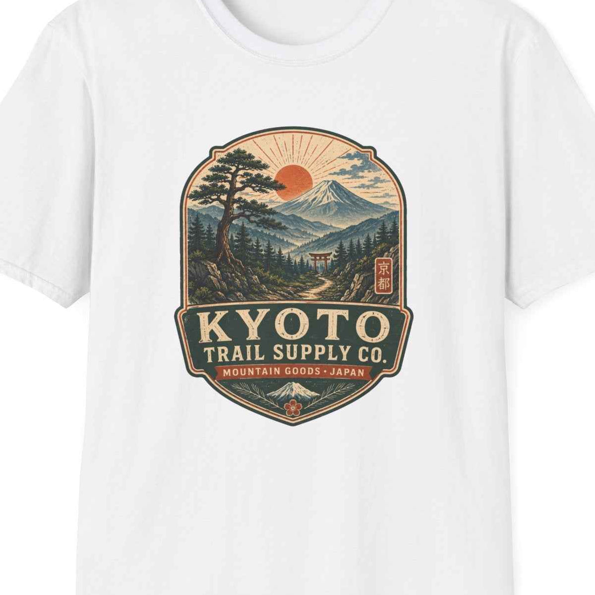 Kyoto Trail Supply Co. T-Shirt – Mount Fuji Japan Vintage Streetwear Unisex – Design Nahaufnahme