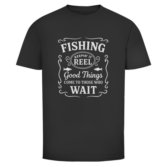 „Fishing Shirt – Keepin’ it Reel | Angler T-Shirt mit Spruch“Fishing Shirt – Keepin’ it Reel | Lustiges Angler T-Shirt | Geschenk für Fischer - Wild Boys Shop