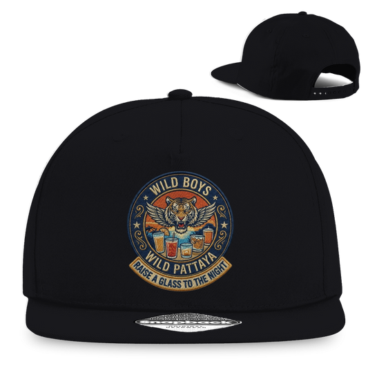 Wild Pattaya Snapback Cap – Raise a Glass to the Night – T-Shirt Designdetail Nahaufnahme