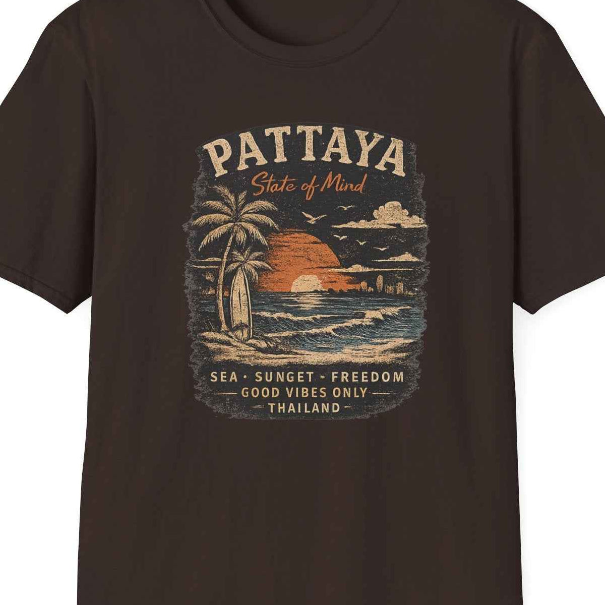 Pattaya State of Mind T-Shirt — Thailand Vintage Beach Sunset Graphic Tee | Reise Geschenk – Design Nahaufnahme