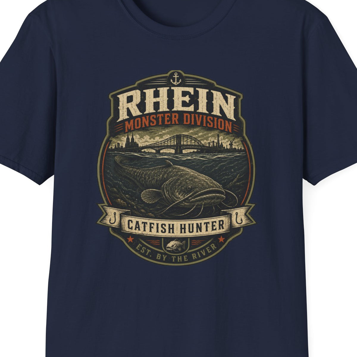 Rhein Monster Division T-Shirt marineblau Angler Geschenk Herren – Design Nahaufnahme