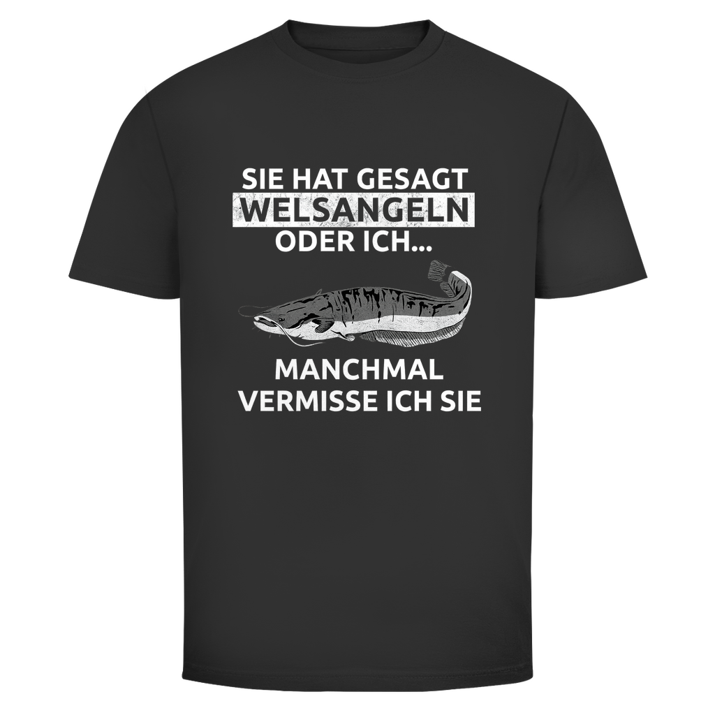 Witziges Welsangeln T-Shirt mit Spruch „Sie hat gesagt Welsangeln oder ich…“. Perfekt für Angler, Waller-Fans & Fischer. - Wild Boys Shop