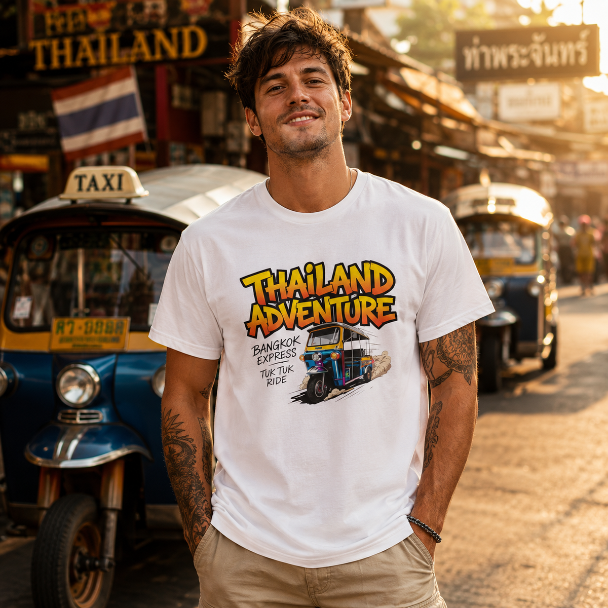 Thailand Adventure Tuk Tuk T-Shirt — Bangkok Streetwear Retro Graphic Tee | Reise Geschenk