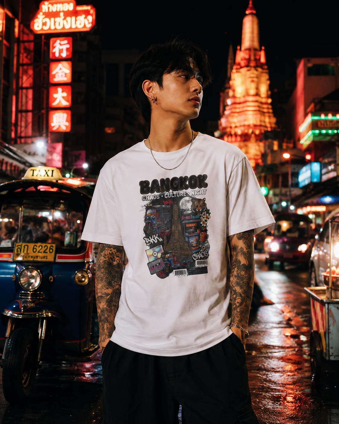 Bangkok Chaos Culture Night T-Shirt — Collage Design Nahaufnahme