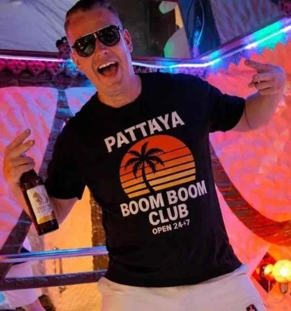 Pattaya Boom Boom Club T-Shirt Herren – Thailand Party & Retro Sunset Shirt