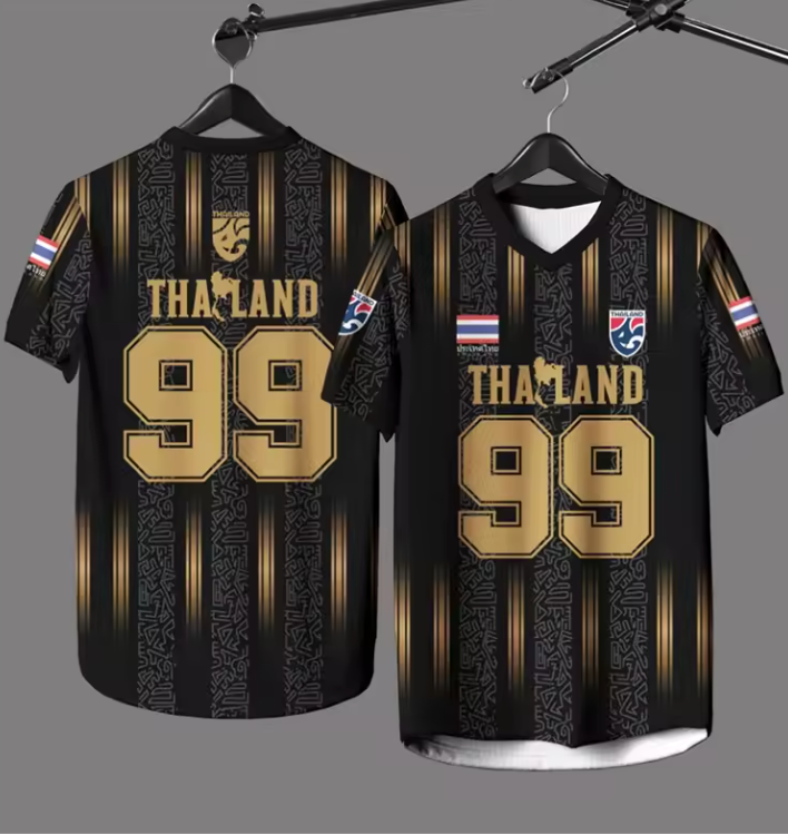 Thailand Trikot Nr. 99 in Schwarz und Gold, Rückseite links und Vorderseite rechts